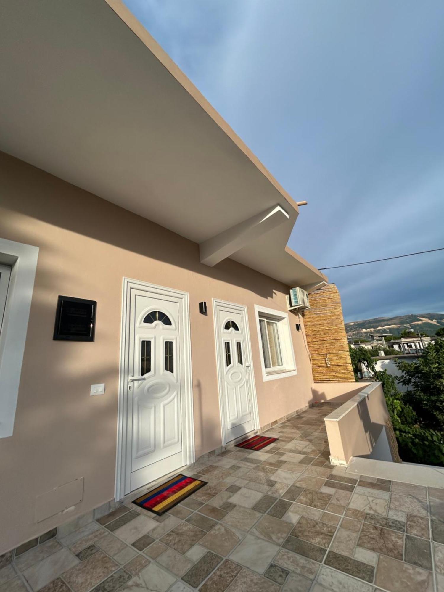 Vila Roan Vlore Luaran gambar